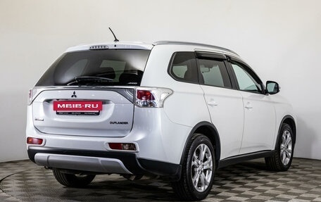 Mitsubishi Outlander III рестайлинг 3, 2014 год, 1 600 000 рублей, 5 фотография