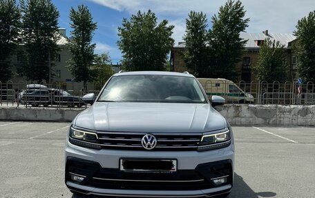 Volkswagen Tiguan II, 2019 год, 3 990 000 рублей, 2 фотография
