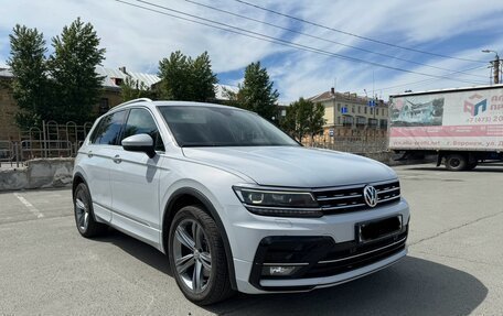 Volkswagen Tiguan II, 2019 год, 3 990 000 рублей, 3 фотография