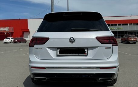 Volkswagen Tiguan II, 2019 год, 3 990 000 рублей, 6 фотография