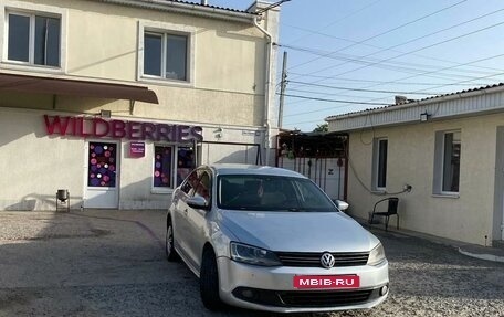 Volkswagen Jetta VI, 2013 год, 910 000 рублей, 2 фотография