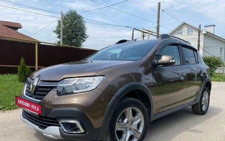 Renault Sandero II рестайлинг, 2021 год, 1 550 000 рублей, 2 фотография