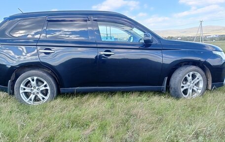 Mitsubishi Outlander III рестайлинг 3, 2012 год, 1 395 000 рублей, 4 фотография