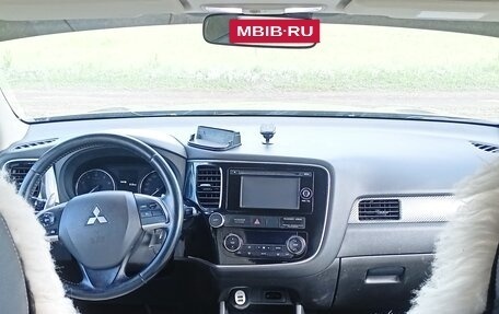 Mitsubishi Outlander III рестайлинг 3, 2012 год, 1 395 000 рублей, 10 фотография