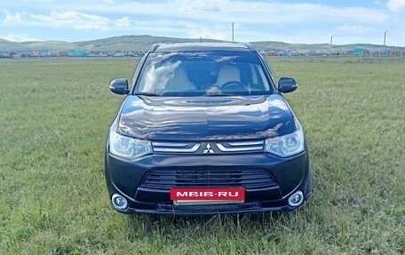 Mitsubishi Outlander III рестайлинг 3, 2012 год, 1 395 000 рублей, 2 фотография