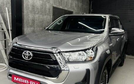 Toyota Hilux VIII, 2020 год, 5 000 000 рублей, 2 фотография