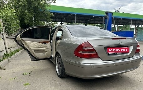 Mercedes-Benz E-Класс, 2004 год, 950 000 рублей, 21 фотография