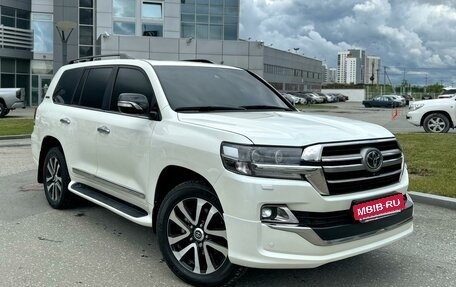 Toyota Land Cruiser 200, 2019 год, 7 490 000 рублей, 7 фотография