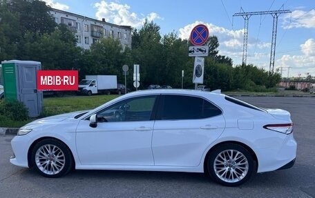 Toyota Camry, 2018 год, 2 300 000 рублей, 3 фотография