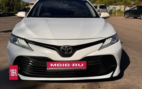Toyota Camry, 2018 год, 2 300 000 рублей, 2 фотография