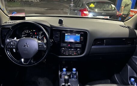 Mitsubishi Outlander III рестайлинг 3, 2015 год, 2 250 000 рублей, 10 фотография