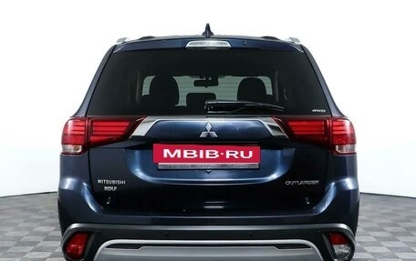 Mitsubishi Outlander III рестайлинг 3, 2019 год, 2 675 000 рублей, 6 фотография