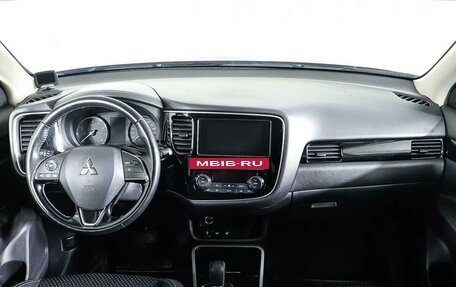 Mitsubishi Outlander III рестайлинг 3, 2019 год, 2 675 000 рублей, 11 фотография