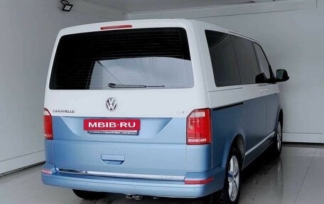 Volkswagen Caravelle T6 рестайлинг, 2017 год, 2 846 000 рублей, 4 фотография