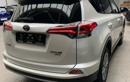 Toyota RAV4, 2017 год, 3 499 000 рублей, 4 фотография