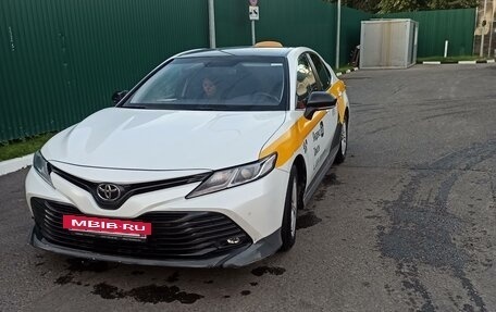 Toyota Camry, 2019 год, 2 230 000 рублей, 3 фотография