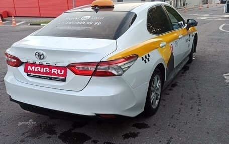 Toyota Camry, 2019 год, 2 230 000 рублей, 4 фотография