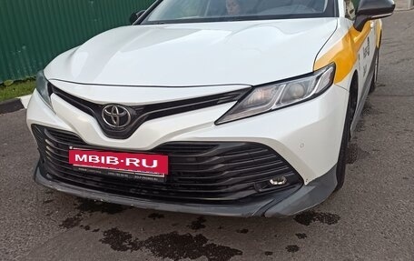 Toyota Camry, 2019 год, 2 230 000 рублей, 2 фотография