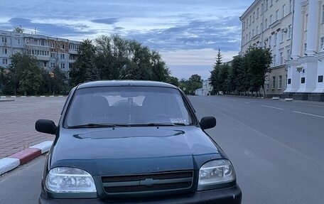 Chevrolet Niva I рестайлинг, 2003 год, 250 000 рублей, 1 фотография