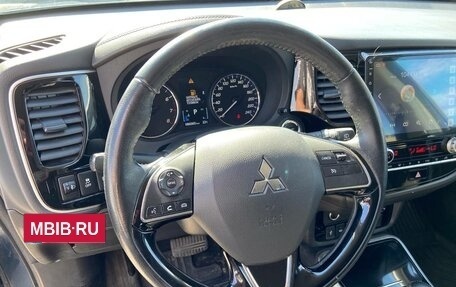 Mitsubishi Outlander III рестайлинг 3, 2021 год, 2 399 000 рублей, 9 фотография