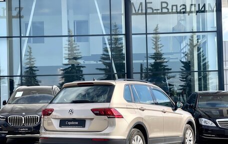Volkswagen Tiguan II, 2018 год, 1 995 000 рублей, 4 фотография