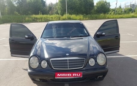 Mercedes-Benz E-Класс, 2001 год, 480 000 рублей, 1 фотография