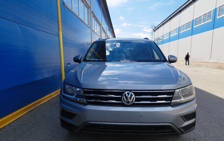 Volkswagen Tiguan II, 2019 год, 2 800 000 рублей, 1 фотография