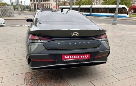 Hyundai Elantra, 2023 год, 2 700 000 рублей, 3 фотография