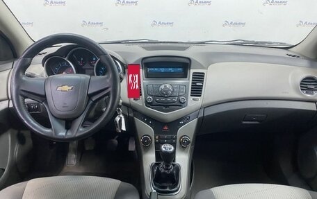 Chevrolet Cruze II, 2010 год, 650 000 рублей, 9 фотография