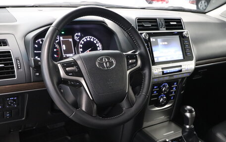 Toyota Land Cruiser Prado 150 рестайлинг 2, 2018 год, 5 750 000 рублей, 10 фотография