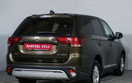 Mitsubishi Outlander III рестайлинг 3, 2019 год, 2 699 000 рублей, 5 фотография