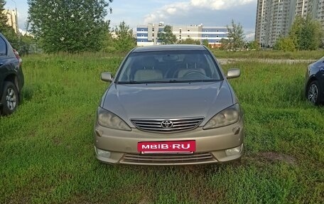 Toyota Camry V40, 2004 год, 900 000 рублей, 2 фотография