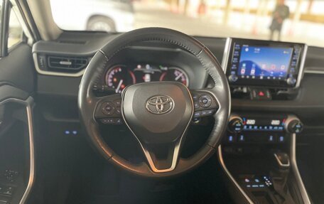 Toyota RAV4, 2019 год, 3 350 000 рублей, 9 фотография