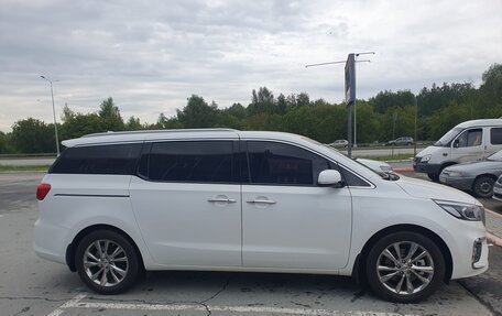 KIA Carnival III, 2019 год, 2 460 000 рублей, 3 фотография