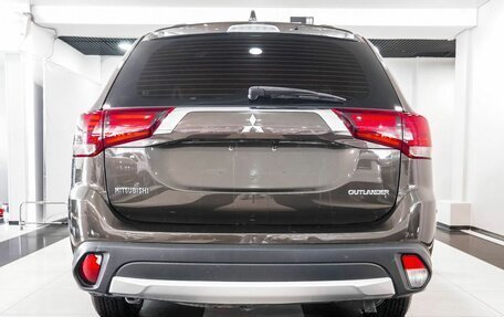 Mitsubishi Outlander III рестайлинг 3, 2018 год, 2 299 000 рублей, 7 фотография