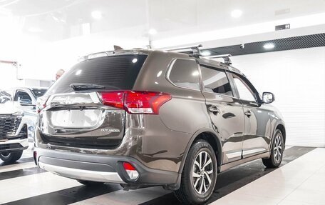 Mitsubishi Outlander III рестайлинг 3, 2018 год, 2 299 000 рублей, 9 фотография