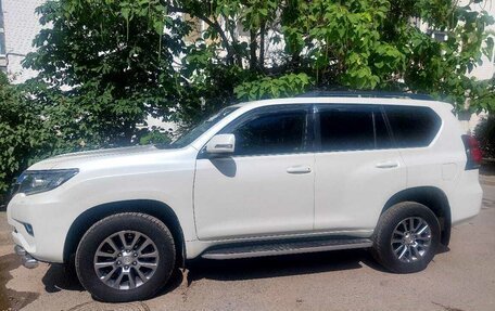 Toyota Land Cruiser Prado 150 рестайлинг 2, 2018 год, 5 000 000 рублей, 3 фотография