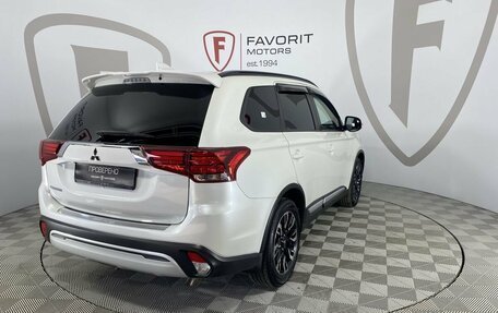 Mitsubishi Outlander III рестайлинг 3, 2022 год, 2 700 000 рублей, 6 фотография