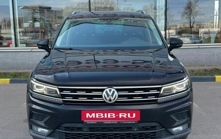 Volkswagen Tiguan II, 2018 год, 2 820 000 рублей, 2 фотография