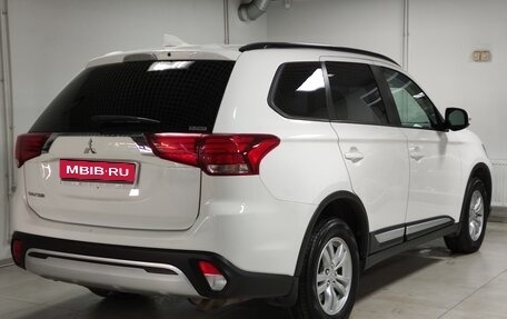 Mitsubishi Outlander III рестайлинг 3, 2022 год, 2 940 000 рублей, 2 фотография