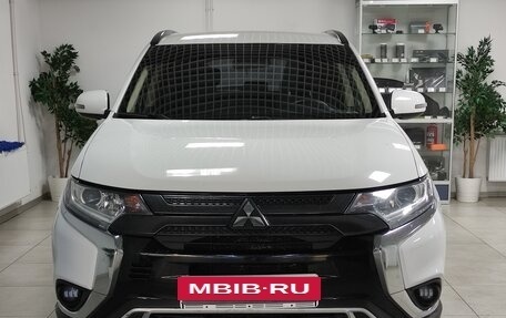 Mitsubishi Outlander III рестайлинг 3, 2022 год, 2 940 000 рублей, 3 фотография