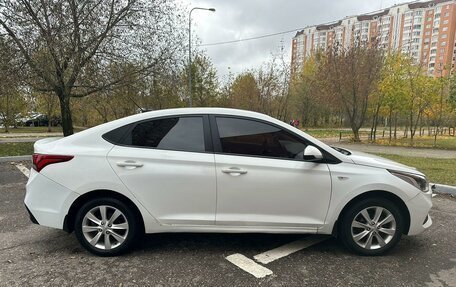 Hyundai Solaris II рестайлинг, 2018 год, 1 180 000 рублей, 2 фотография