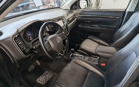 Mitsubishi Outlander III рестайлинг 3, 2016 год, 2 546 200 рублей, 16 фотография