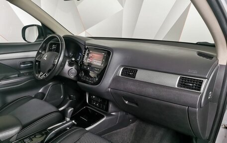 Mitsubishi Outlander III рестайлинг 3, 2018 год, 1 948 000 рублей, 11 фотография
