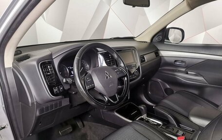 Mitsubishi Outlander III рестайлинг 3, 2018 год, 1 948 000 рублей, 17 фотография