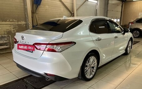 Toyota Camry, 2021 год, 3 870 000 рублей, 2 фотография