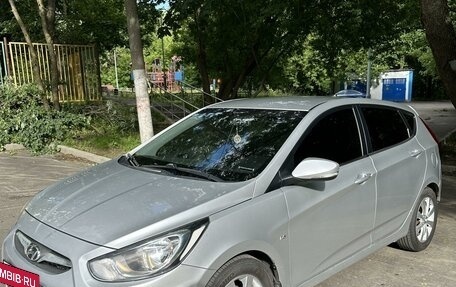 Hyundai Solaris II рестайлинг, 2013 год, 1 030 000 рублей, 2 фотография