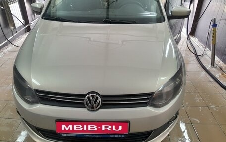 Volkswagen Polo VI (EU Market), 2011 год, 730 000 рублей, 1 фотография