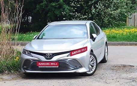 Toyota Camry, 2018 год, 2 600 000 рублей, 1 фотография