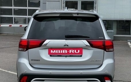 Mitsubishi Outlander III рестайлинг 3, 2020 год, 2 779 000 рублей, 4 фотография